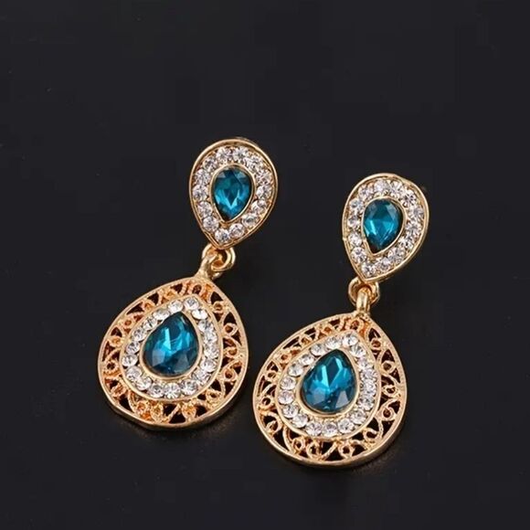 Double Water Drop Shape Jewelry Set - Picture 5 of 10